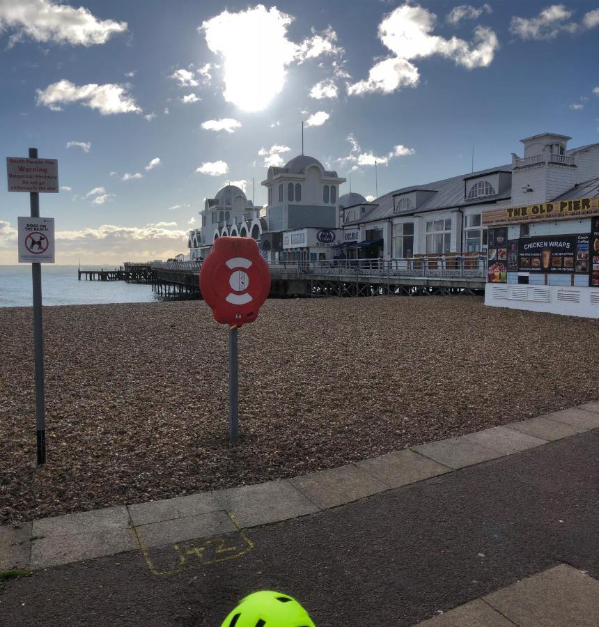Ann Apartments Opposite The Pier With Sea View Portsmouth Eksteriør bilde